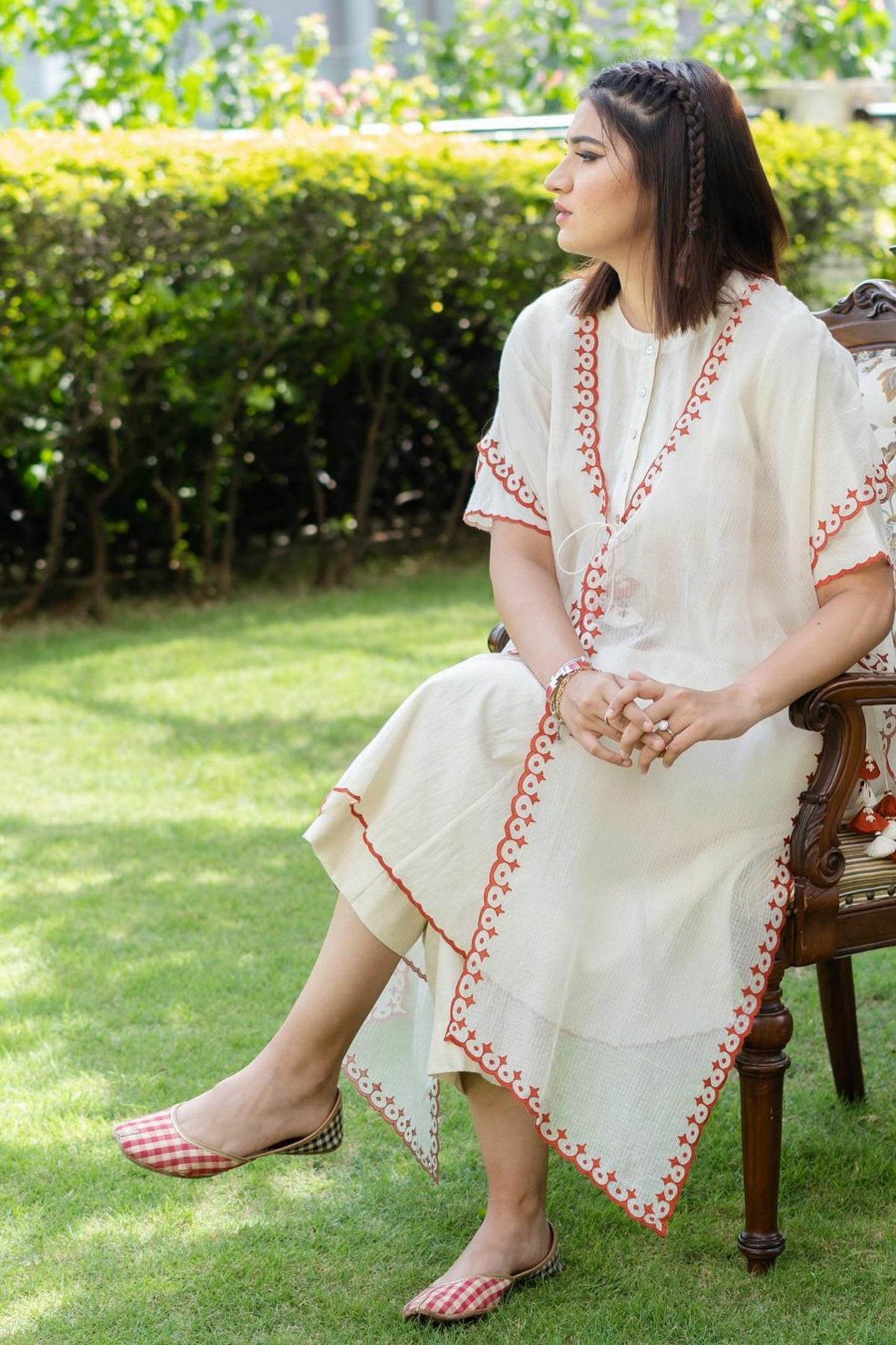 Gaura Poucho Set
