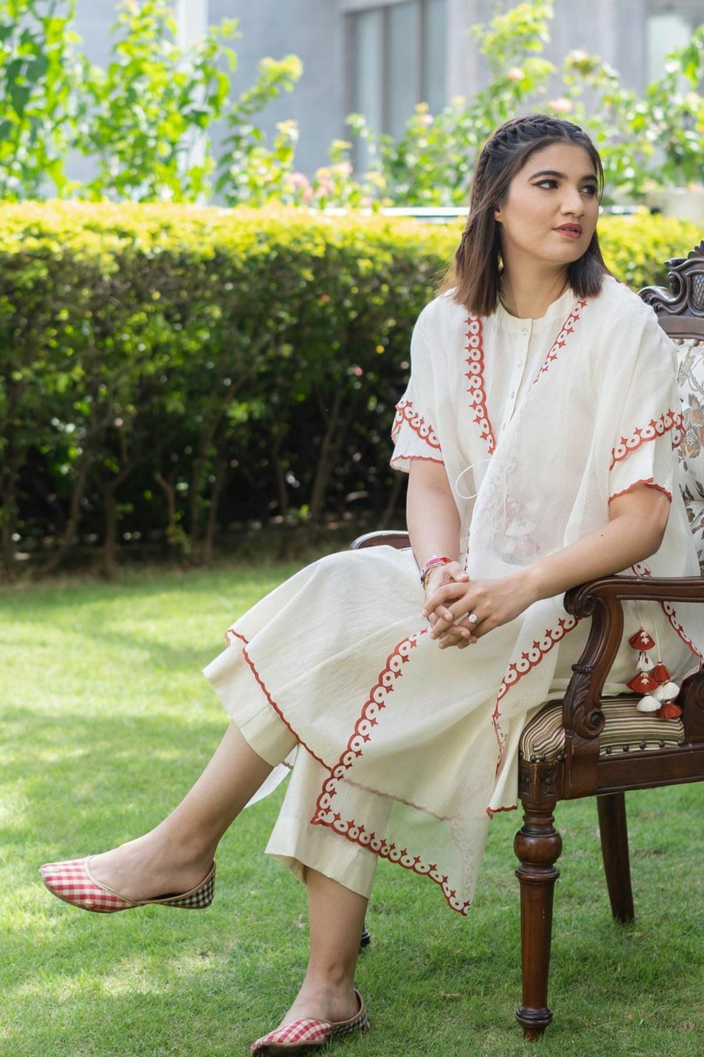 Gaura Poucho Set