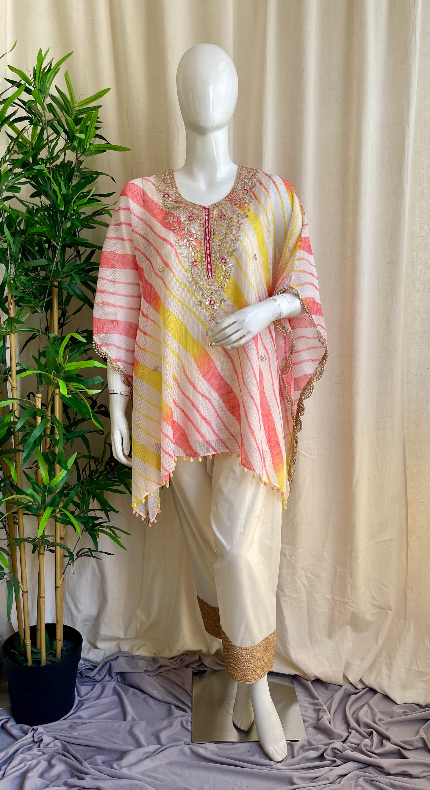 Safaid Gul Kaftan Set