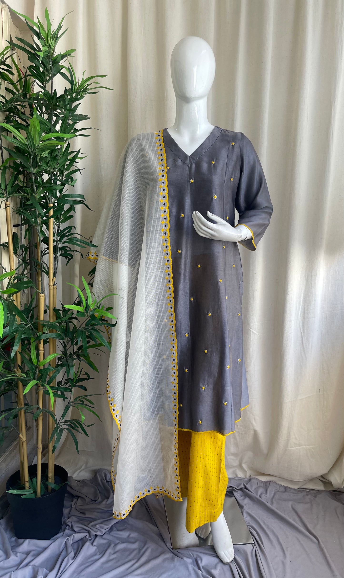 Rajat Pushp Kurta Set