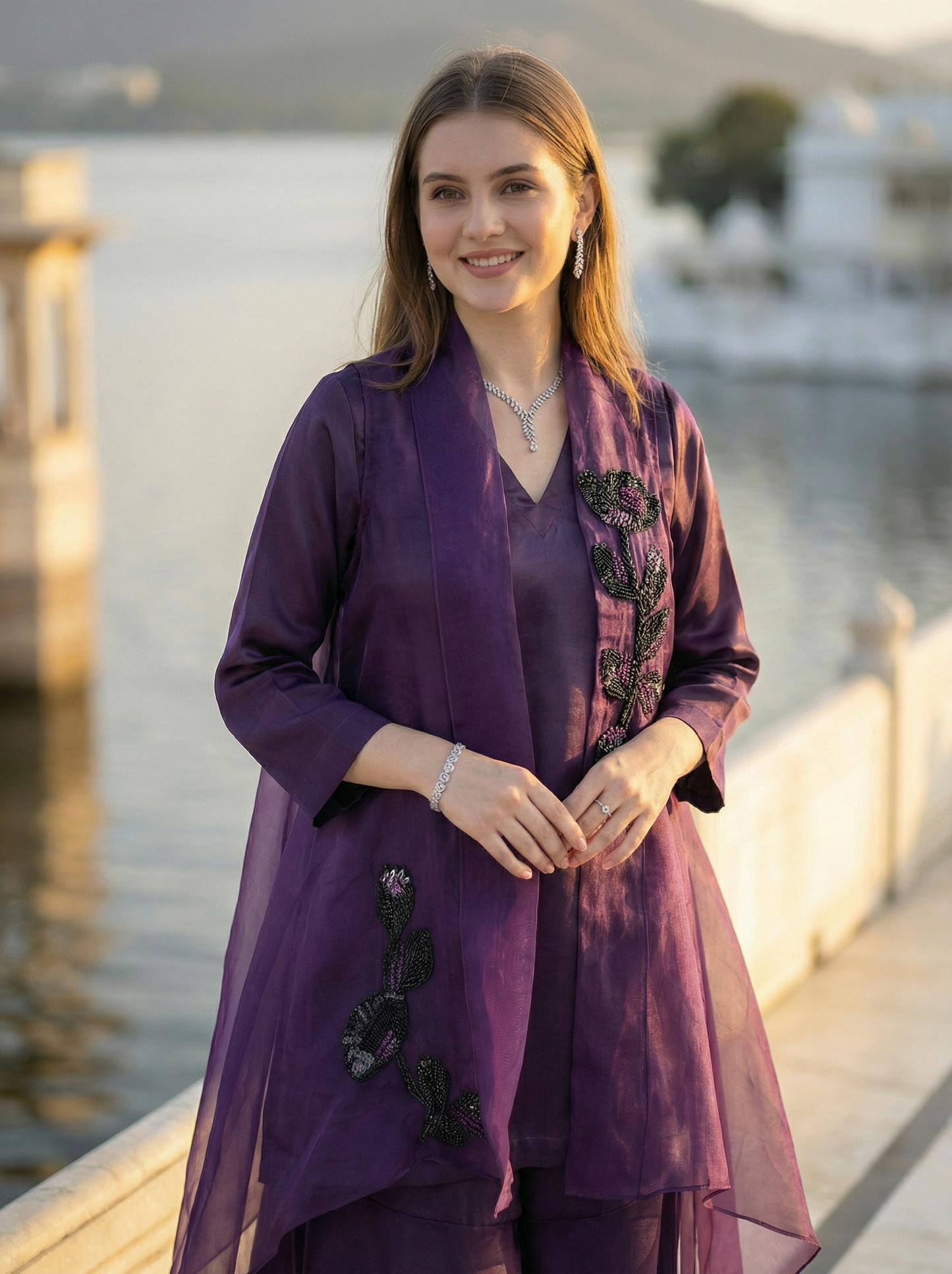 Taarini Cape Set