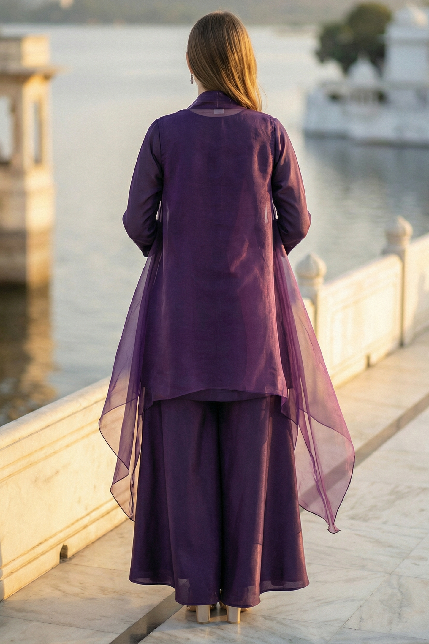 Taarini Cape Set