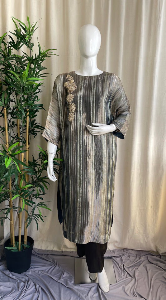 Sunehri Gul Kaftan Set