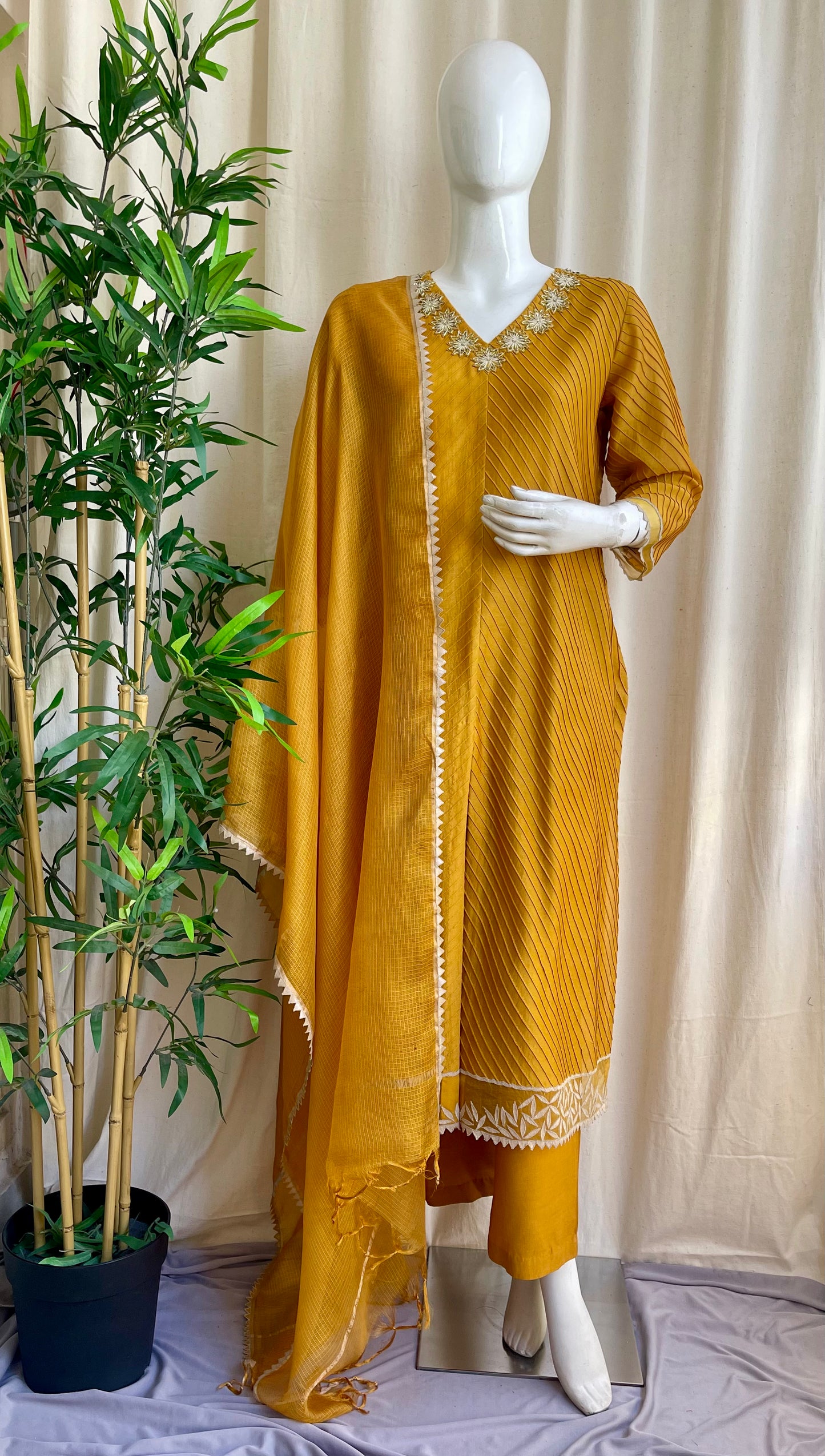 Sunheri Kurta Set