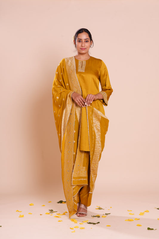 Saanvi Mustard Set