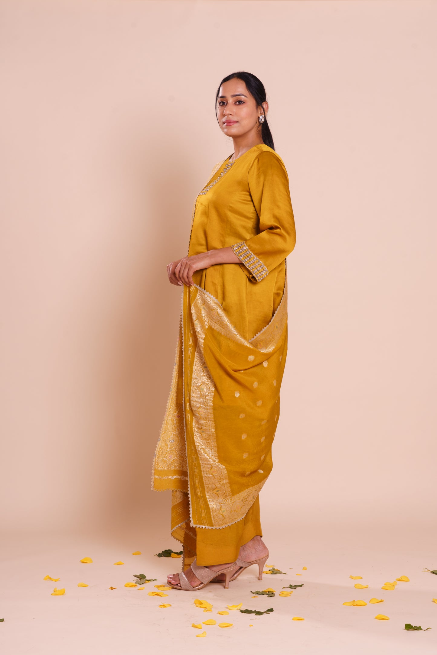 Saanvi Mustard Set