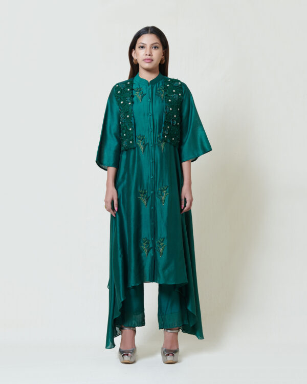 High low bottle green kurta with hand thread embroidered butas teamed with a structured and embroidered jacket.it comes along with straight scalloped detail pants