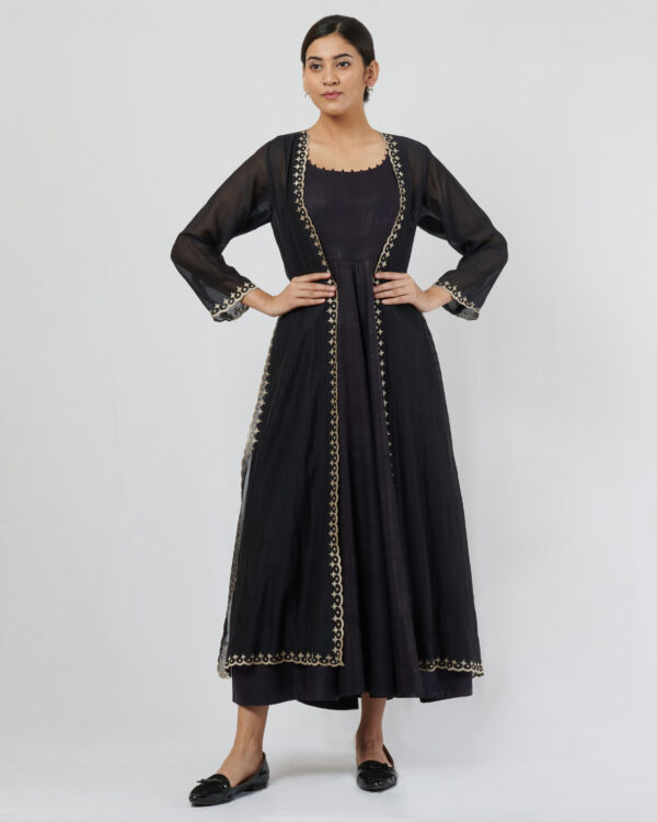 Black jacket with silver kanchi tissue applique and cutwork all over the edging of the jacket. It comes along with linen matka kalidar