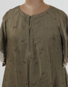 Grey kora chanderi tunic with hand embroidered butis and kanchi tissue applique on sleeves hemline