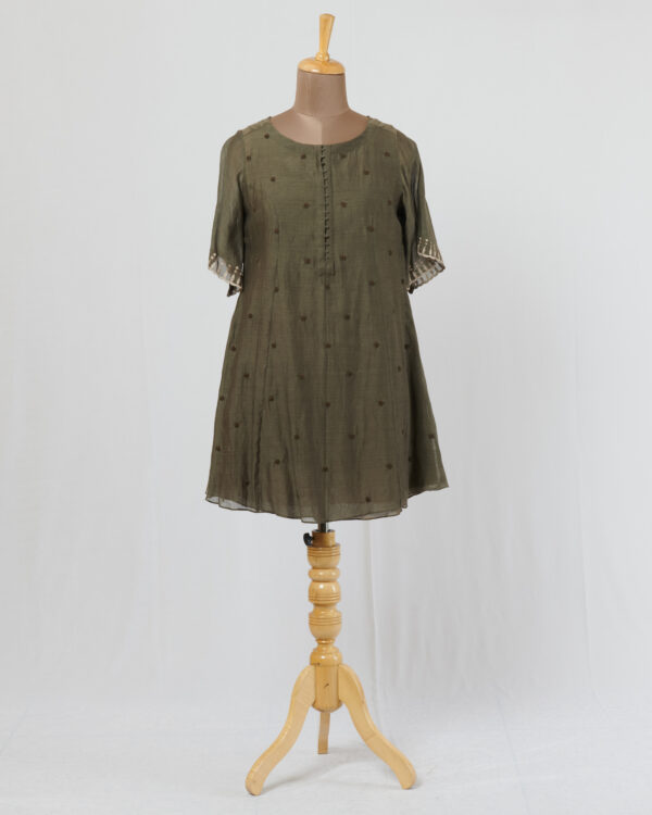 Grey kora chanderi tunic with hand embroidered butis and kanchi tissue applique on sleeves hemline