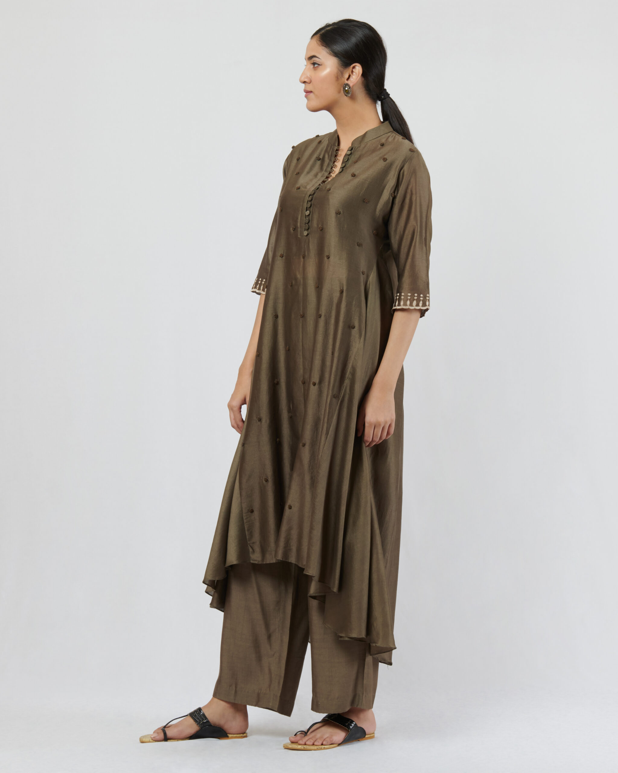 Chanderi kurta adorned with thread french knot hand embroidered butis complemented with straight pants