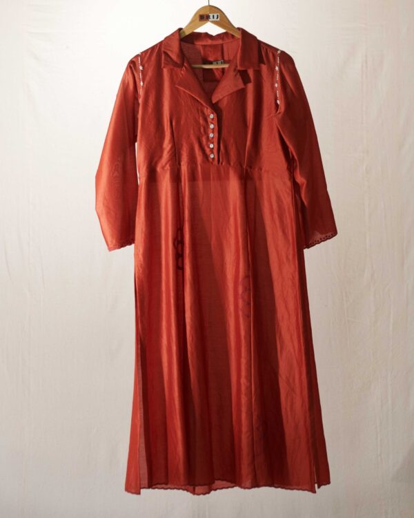 Rust coat collar chanderi kurta with ivory thread embroidery and maroon scallops applique and cutwork detail