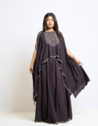 "Blackish wine cape with a flared divided skirt