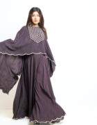 "Blackish wine cape with a flared divided skirt